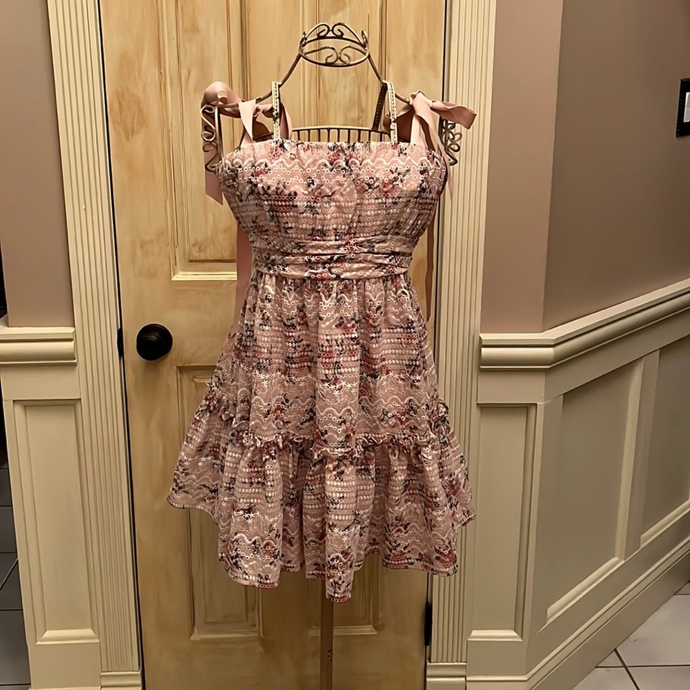 Pink Floral Summer Dress made by Gianni Bini. Size 2 worn only once. Like new